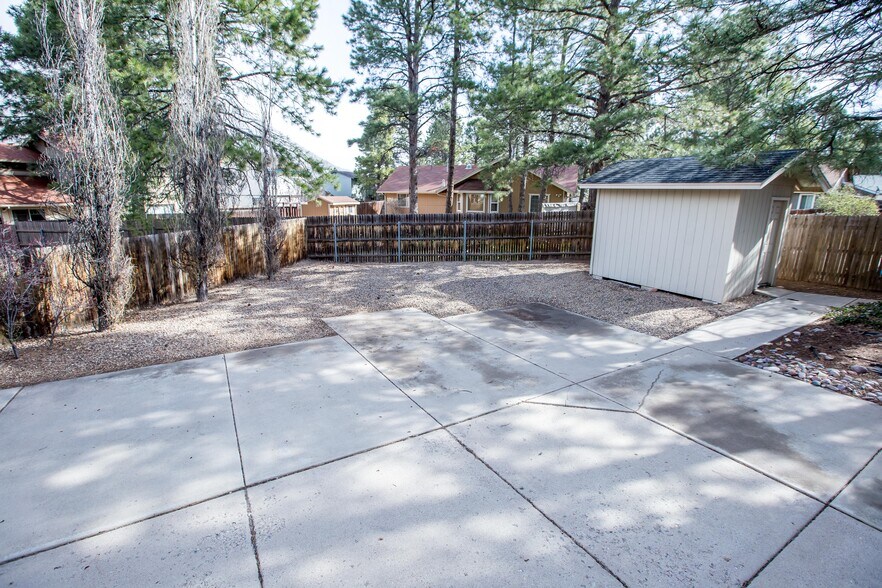 Building Photo - 2562 N Fox Run Dr