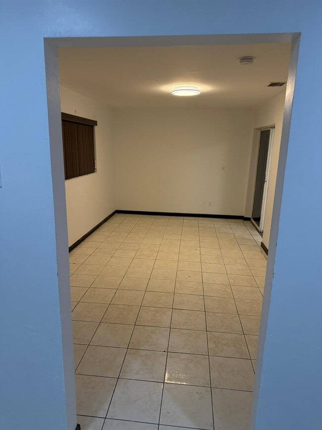 Building Photo - 429 NW 15th Ave