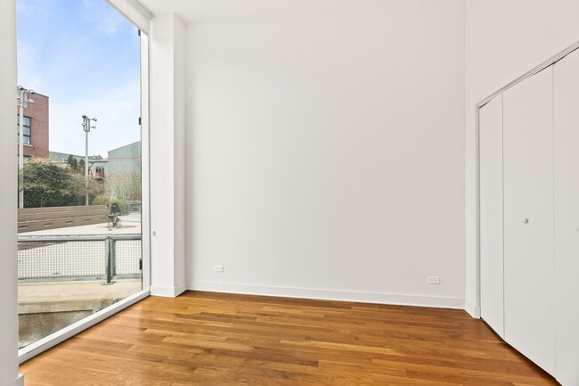 Building Photo - 1755 N Damen Ave