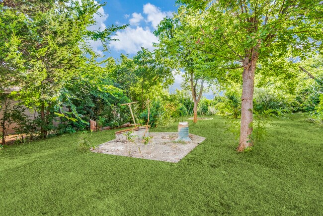 Building Photo - 9214 Metz Ave