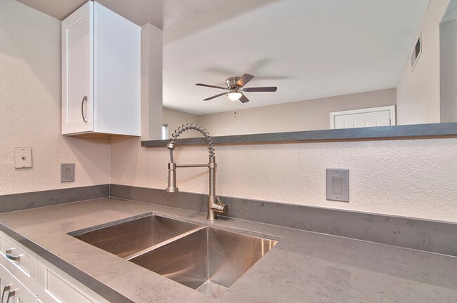 Building Photo - 616 S Hardy Dr