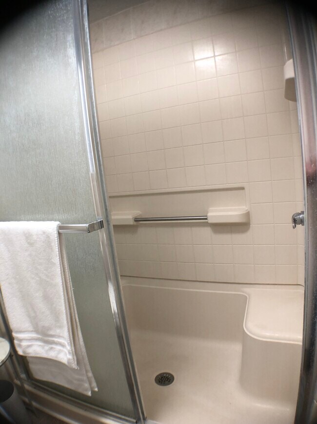 Building Photo - 102 Clarendon Dr