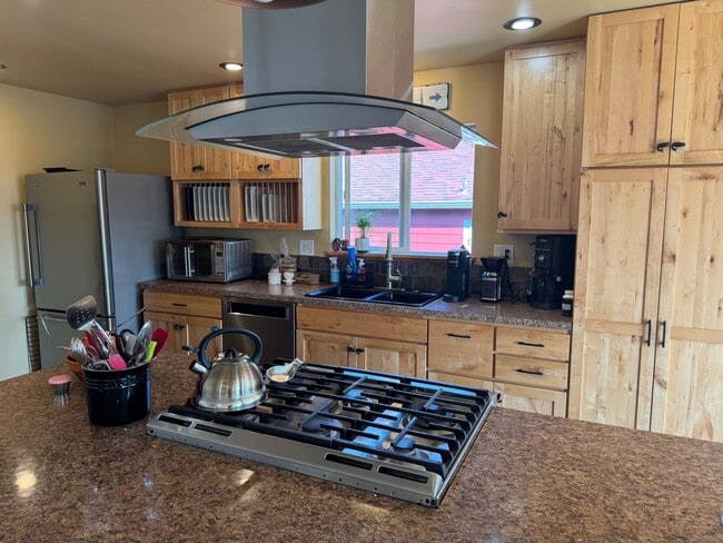 Building Photo - 3 Bed, 2 Bath in Anacortes WATER VIEW