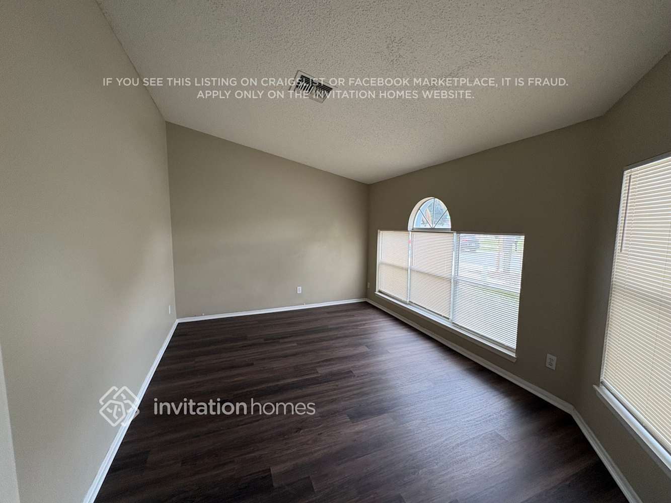 Building Photo - 4704 Bloom Dr