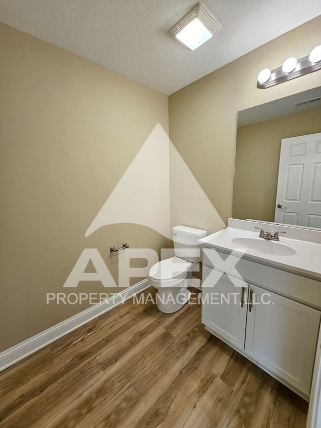 Building Photo - AVALON TOWNHOMES – LIKE NEW - 2 Bd/2.5 Ba Townhome off Topside Road with convenient access to Mar...