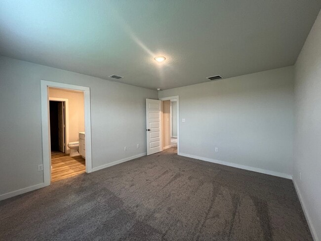 Building Photo - Charming 3/2.5 2 Story Home in Hiddenbrook