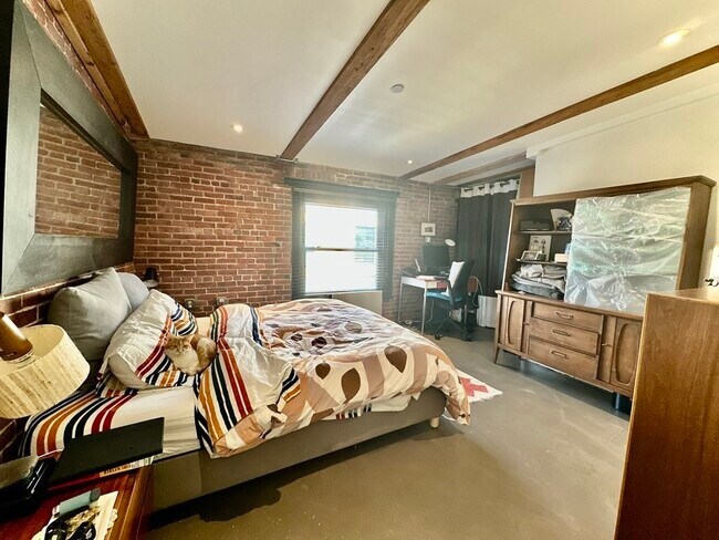 Building Photo - 90 Wareham St