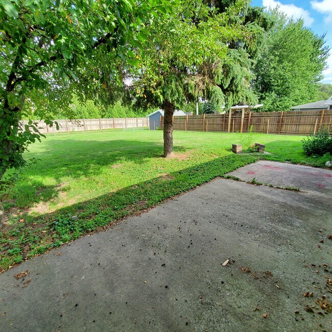 Large fenced back yard - 16420 Willow Ridge Trail