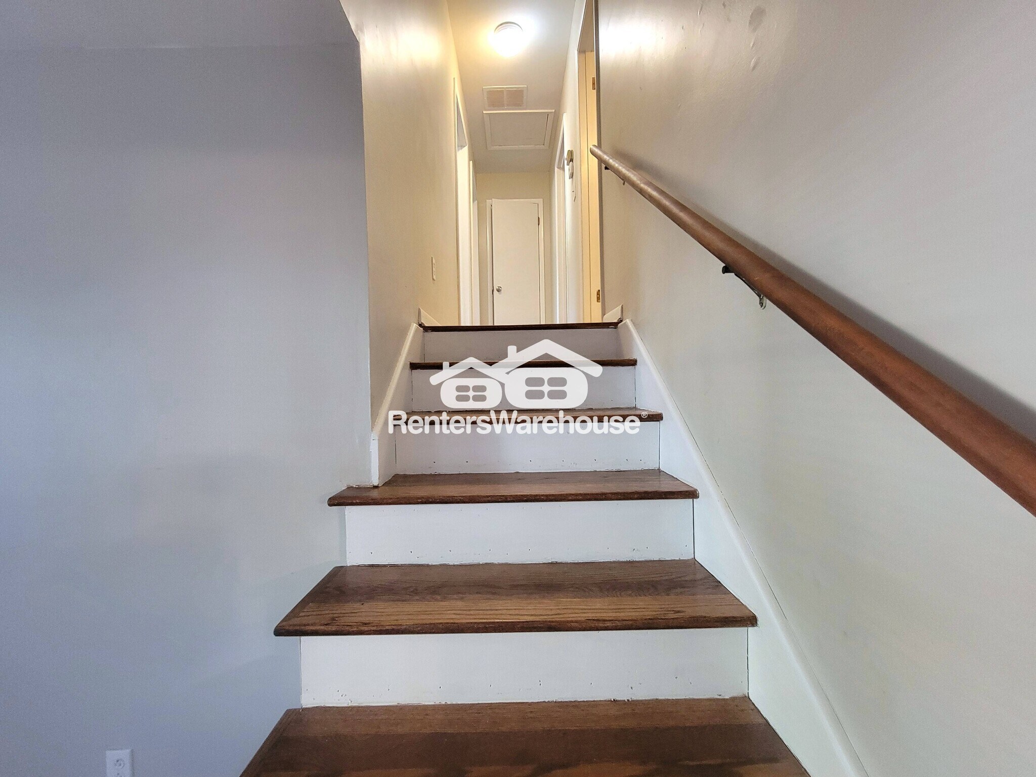 Building Photo - 336 Woodstock Dr SW