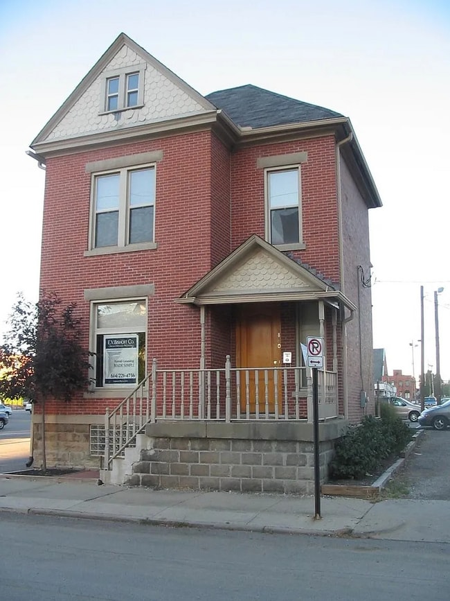 Building Photo - 100 N 5th St