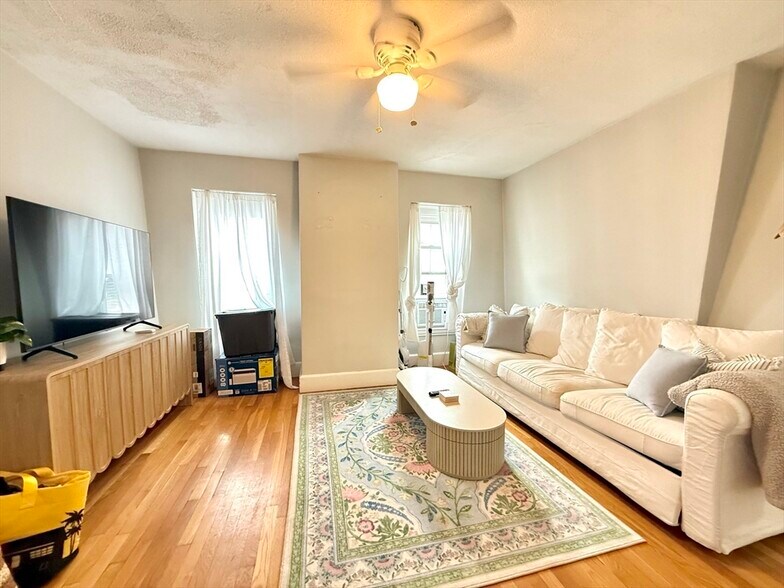 Primary Photo - 373 K St