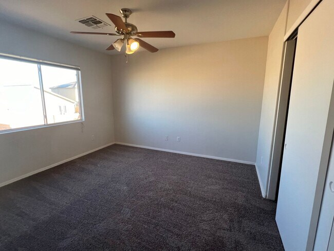 Building Photo - 1776 square foot 3 Bedroom home in El Mirage