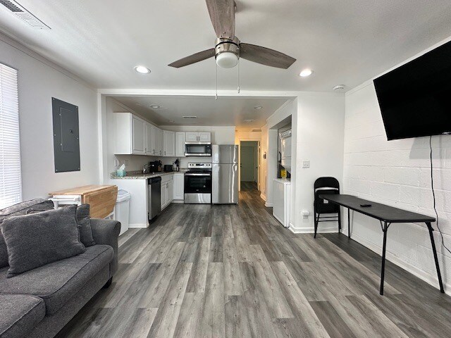 Building Photo - 1004 Grace St