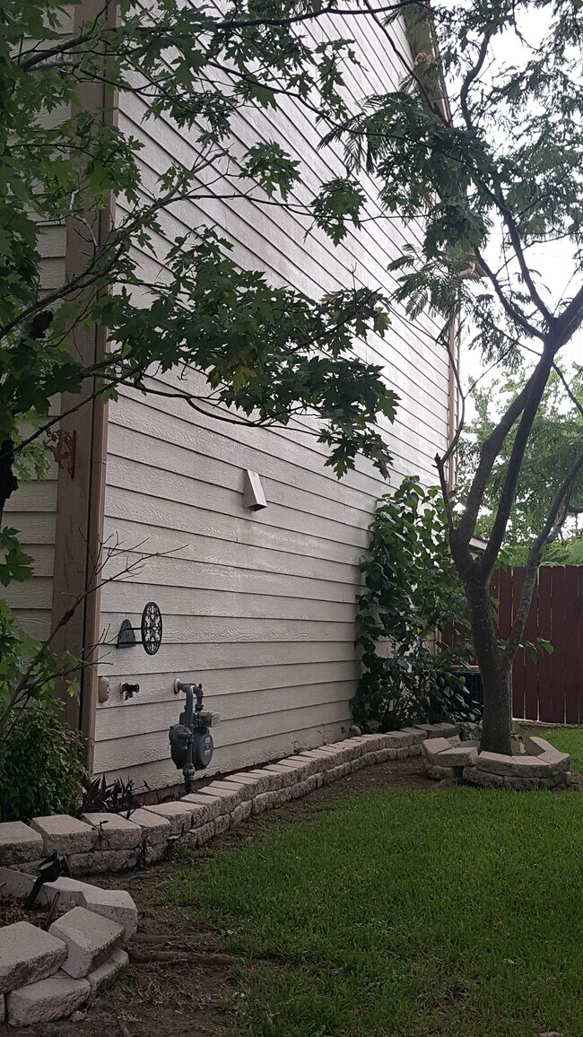 ADDITIONAL FEATURES * Are Pets Allowed Case By Case Basis * Bedroom Description All Bedrooms Upstair - 23631 Twisting Falls Drive