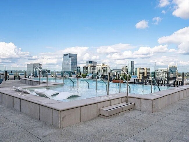 Building Photo - 1212 Demonbreun St