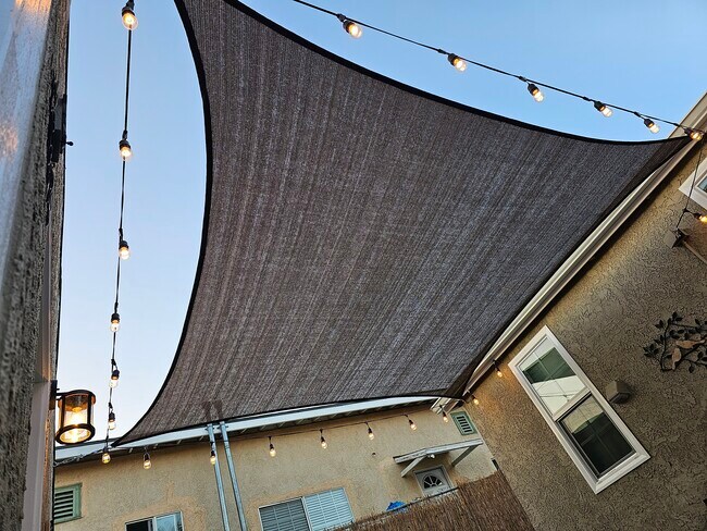 Building Photo - 615 Forest Ave