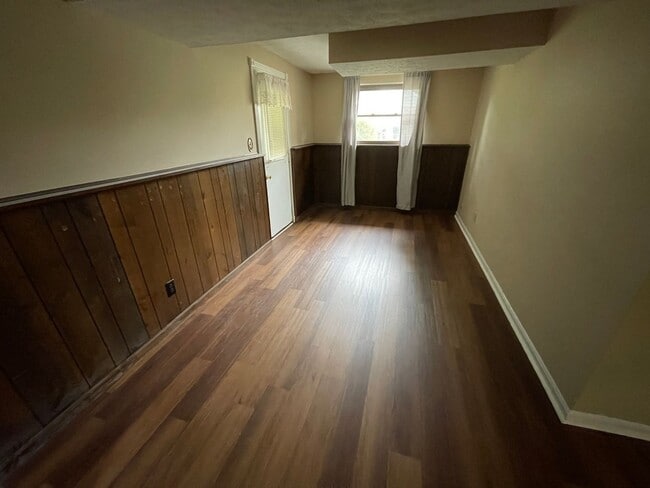 Building Photo - Nice split level home with garage and fenced backyard, Virtual Tour!