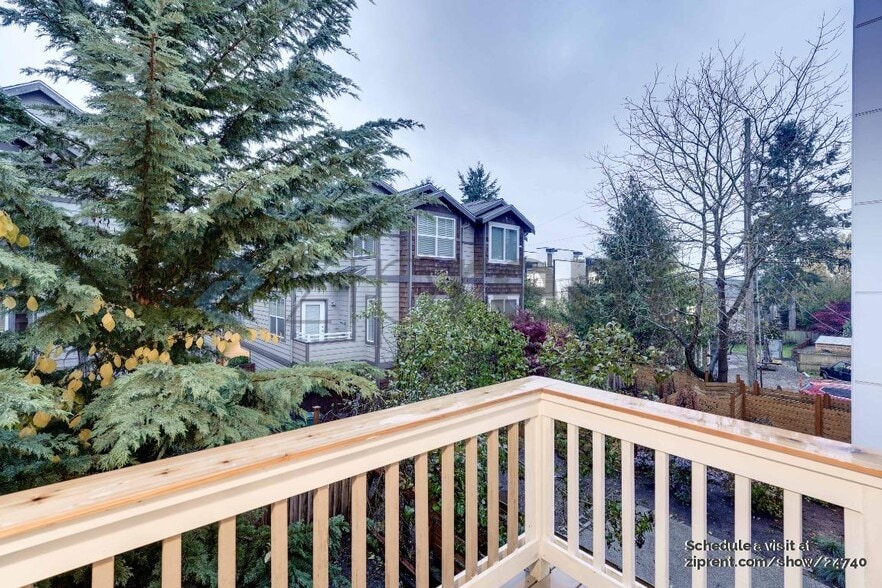 Building Photo - 9506 Interlake Ave N