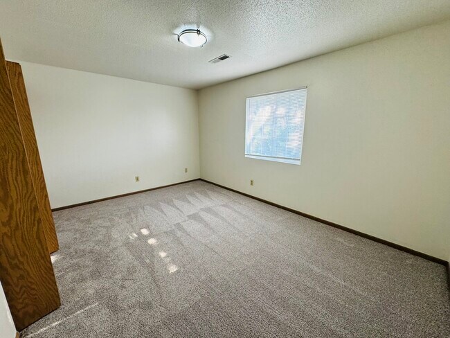 Building Photo - 156 Westside Dr