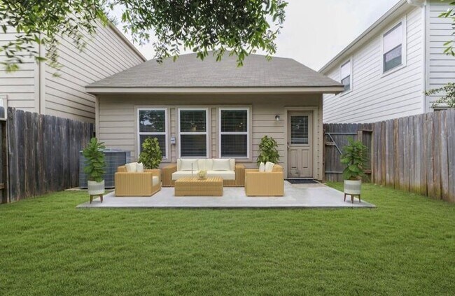 Building Photo - 11413 Hackmatack Way