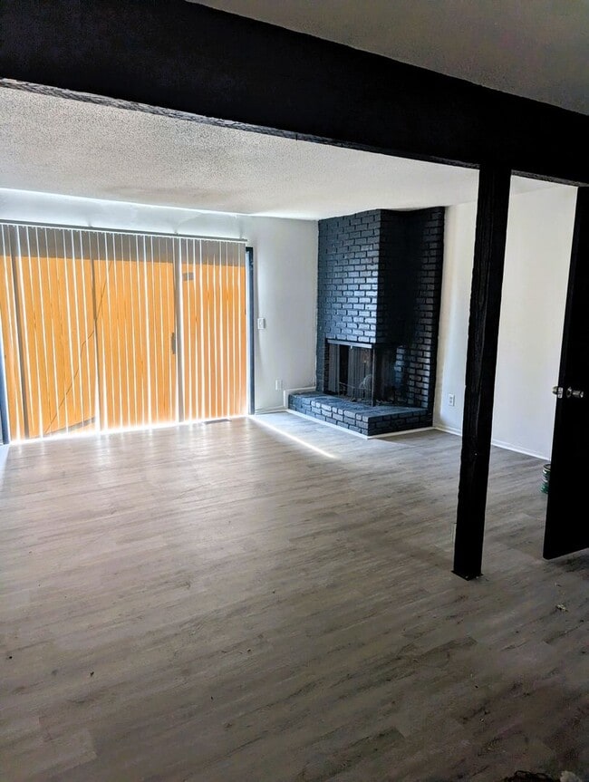 Building Photo - SECURITY DEPOSIT special