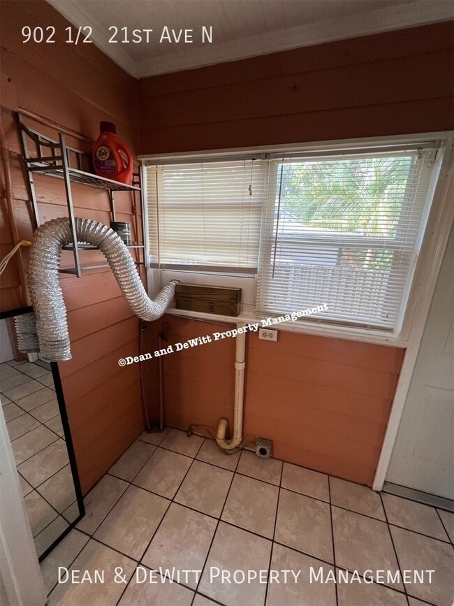 Building Photo - 902 1/2  21st Ave N-