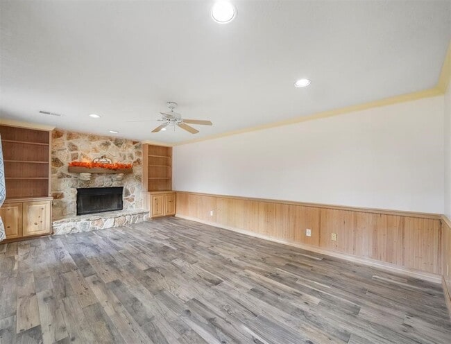 Building Photo - 2111 Diane St