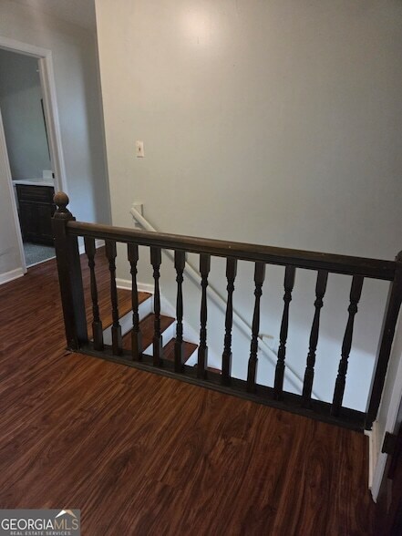 Building Photo - 2206 Country Club Dr SE