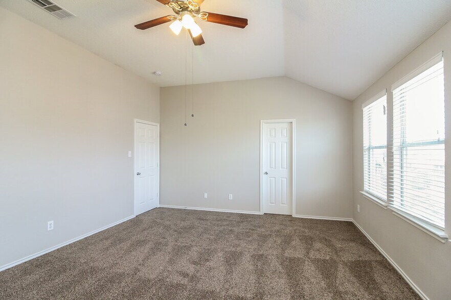Building Photo - 2309 Raven Ct