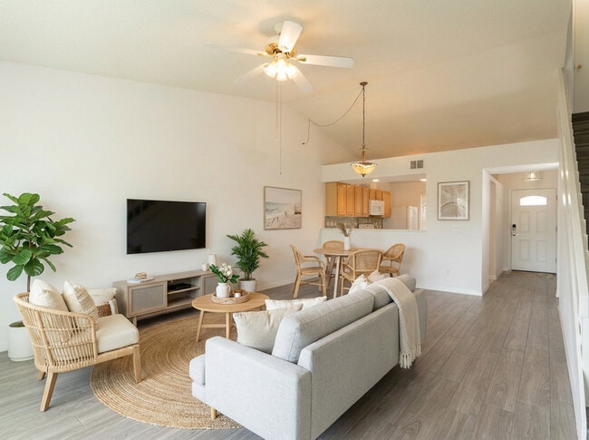 Building Photo - 756 Aquatic Dr