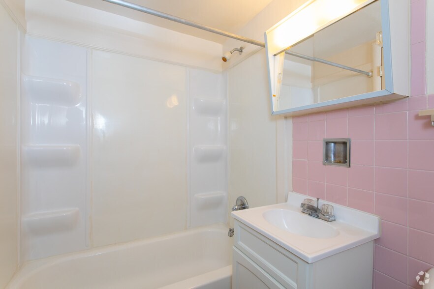 Crest Apartments 3726 Union Ave Steger IL 60475 Apartment Finder