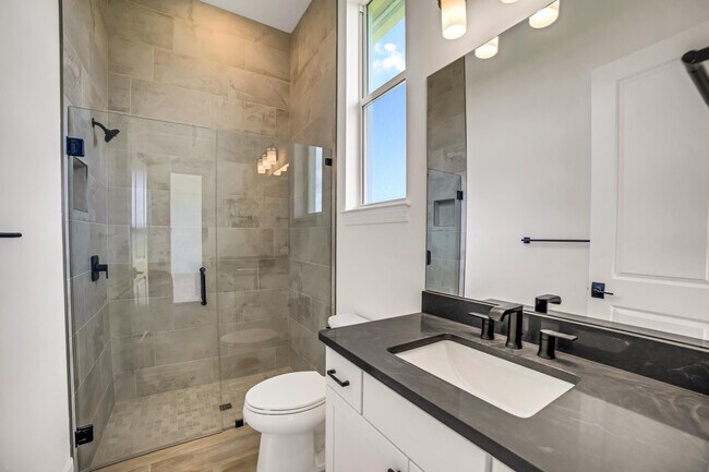 Building Photo - 20161 SE Bridgewater Dr