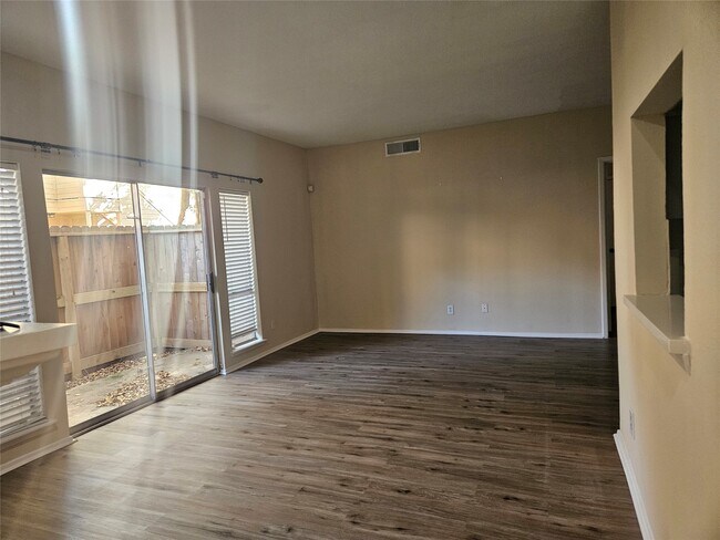 Building Photo - 1915 Augusta Dr