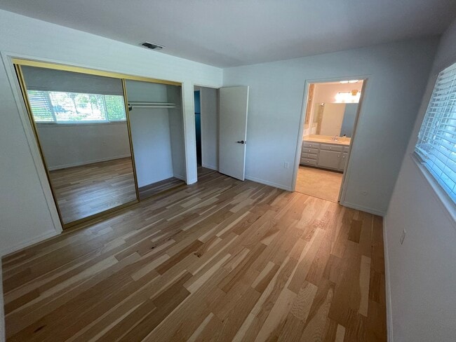 Building Photo - Awesome home on massive lot, 55+ community