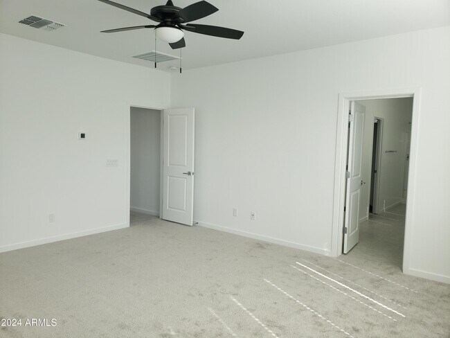 Building Photo - 1315 W Crane Dr