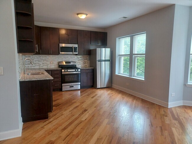 Building Photo - 5731 N Kimball Ave