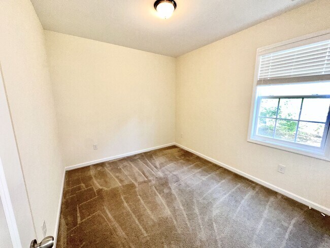 Building Photo - Beautiful home in Everwood!
