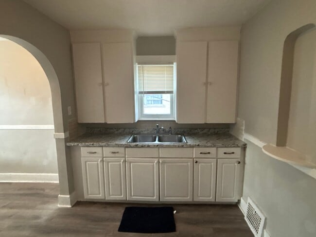 Building Photo - 4893 Chatsworth St