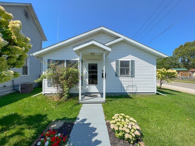 Building Photo - 681 Maple Ave