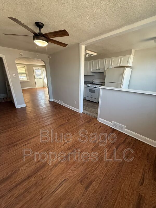 Building Photo - 319 S Church St