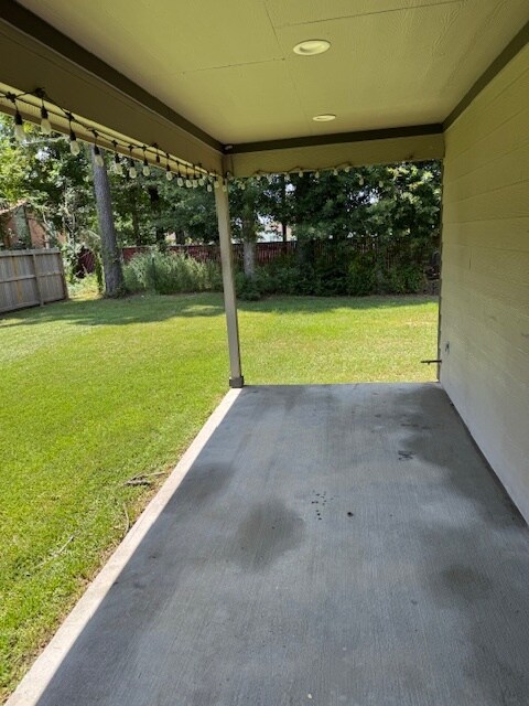 Building Photo - 611 Foxmeadow Ln