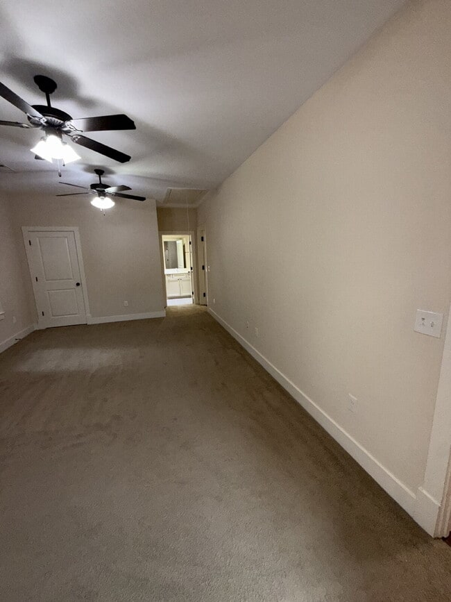 Building Photo - 712 Park Dr