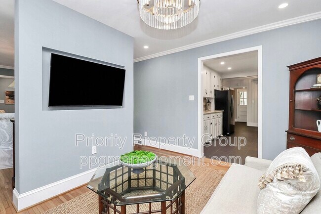 Building Photo - 5011 Montclair Ave