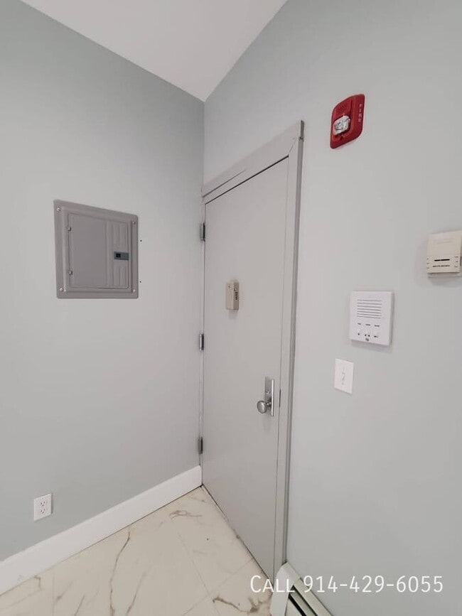 Building Photo - 114 S 6th Ave