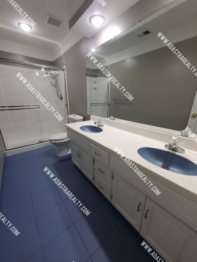 Building Photo - Gorgeous Blue Valley Home-Available NOW!!