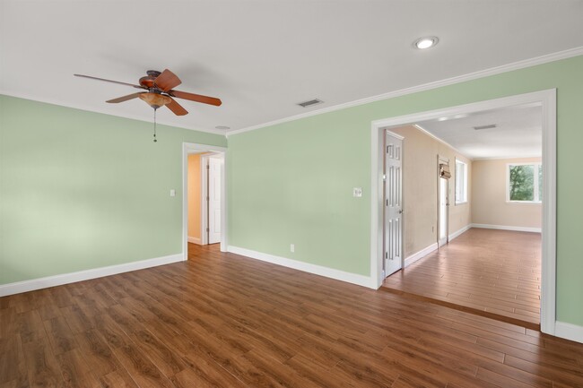 Building Photo - 146 Menendez Rd