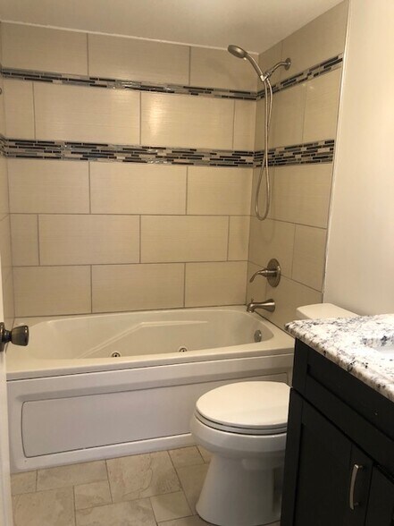 Building Photo - 11345 S Roberts Rd