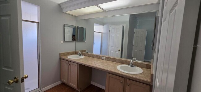 Building Photo - 1305 Lakehurst Way