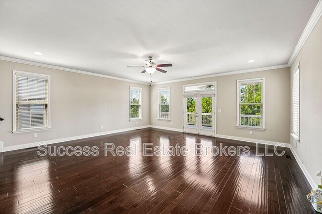 Building Photo - 1231 Ridenour Ln