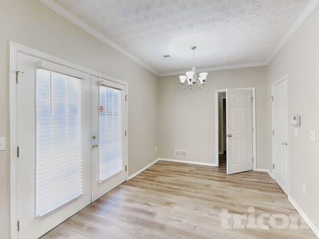 Building Photo - 1055 Crown Landing Pkwy